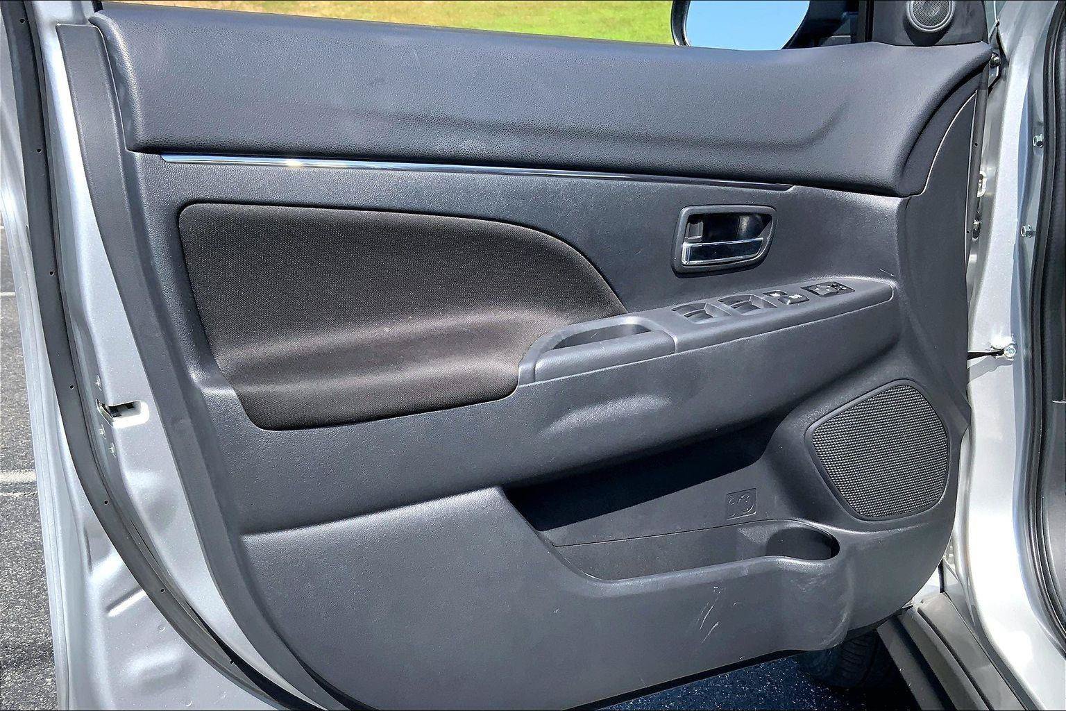 Used 2025 Mitsubishi Outlander Sport ES AWD/4WD image 18