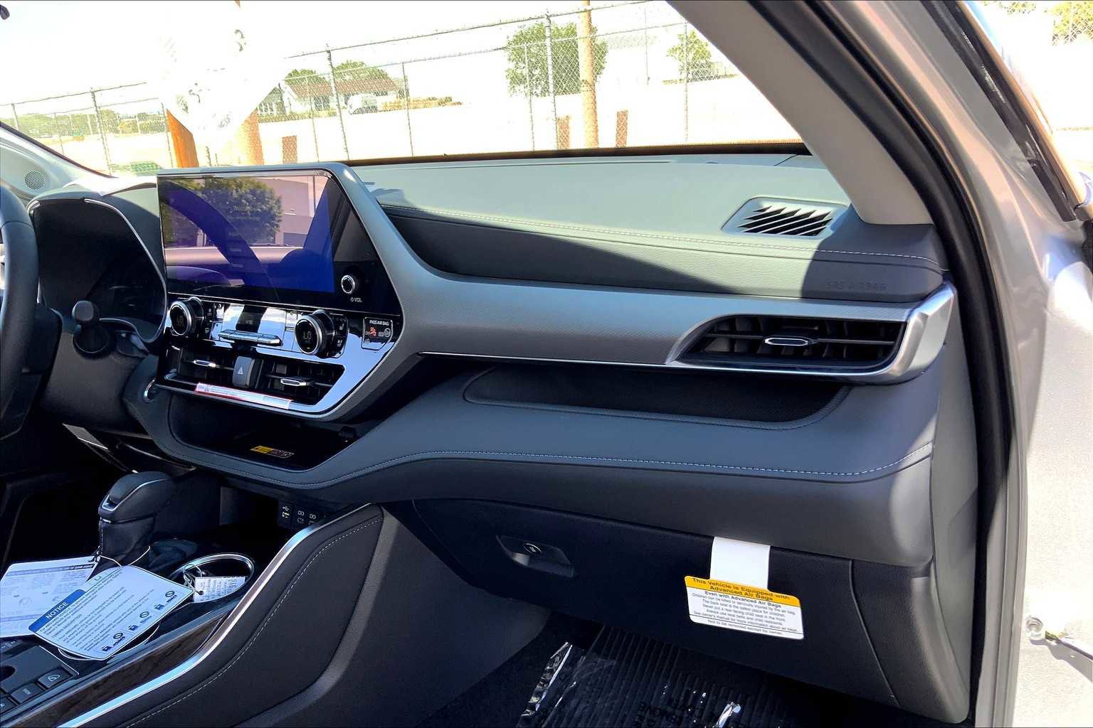 Used 2025 Toyota Highlander Platinum image 15