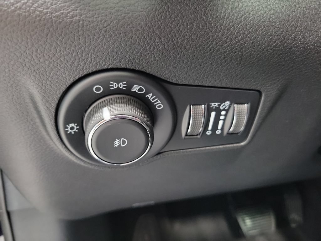 New 2026 Jeep Compass Trailhawk w/ Sun, Sound & Navigation Group AWD/4WD image 23