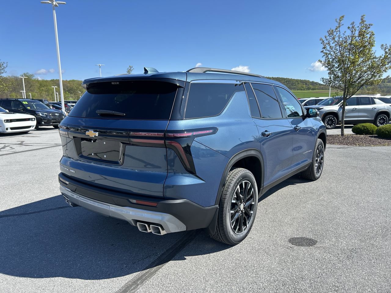 New 2026 Chevrolet Traverse LT w/ Sun and Wheel Package AWD/4WD image 7