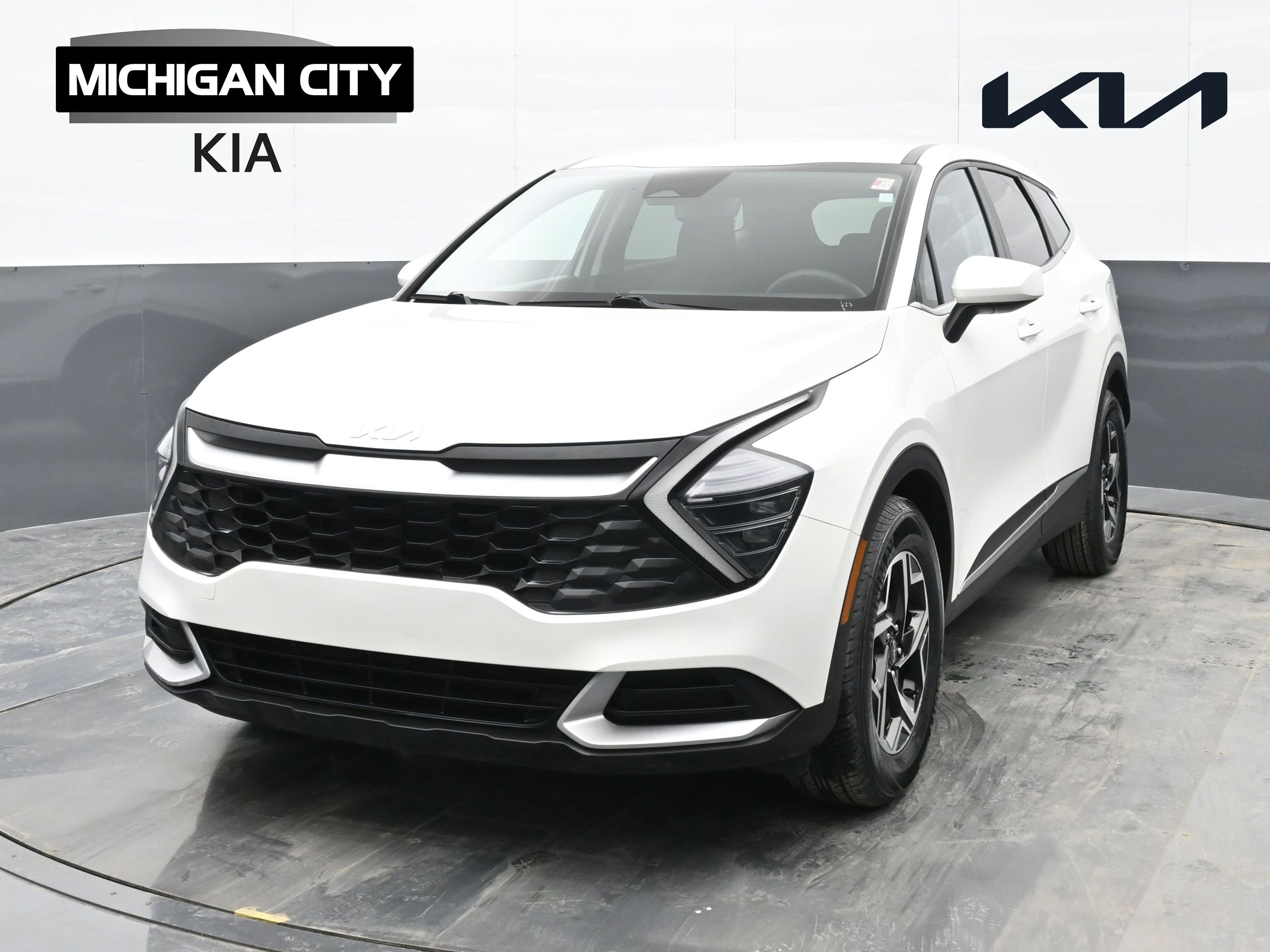 Used 2024 Kia Sportage LX image 1