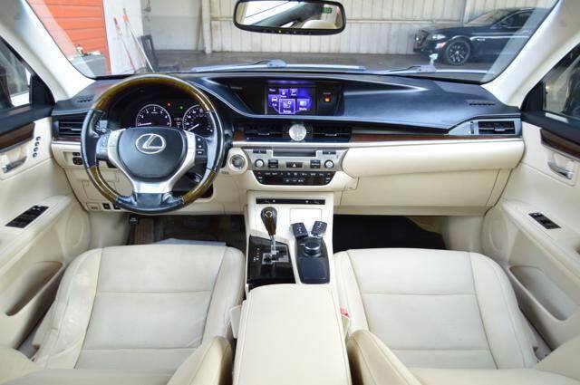 Used 2014 Lexus ES 350 w/ Premium Package FWD image 13