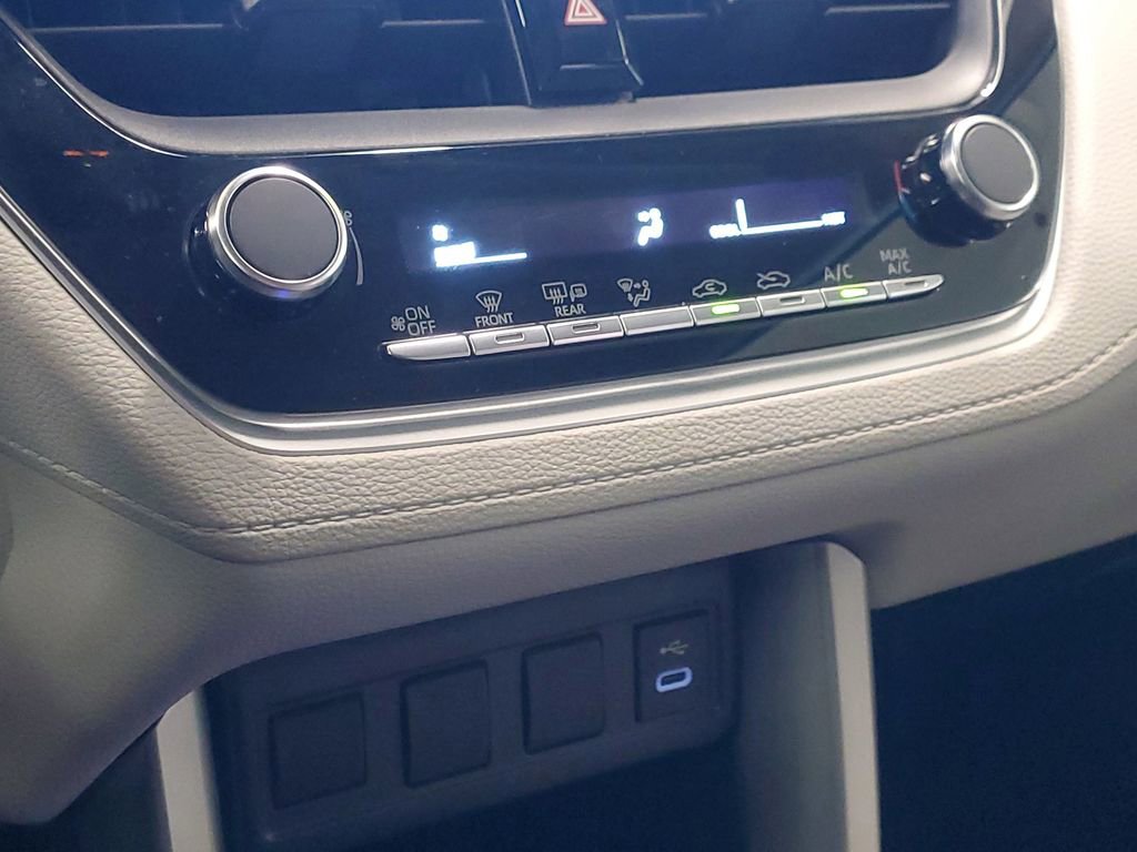 Used 2023 Toyota Corolla Cross L image 27