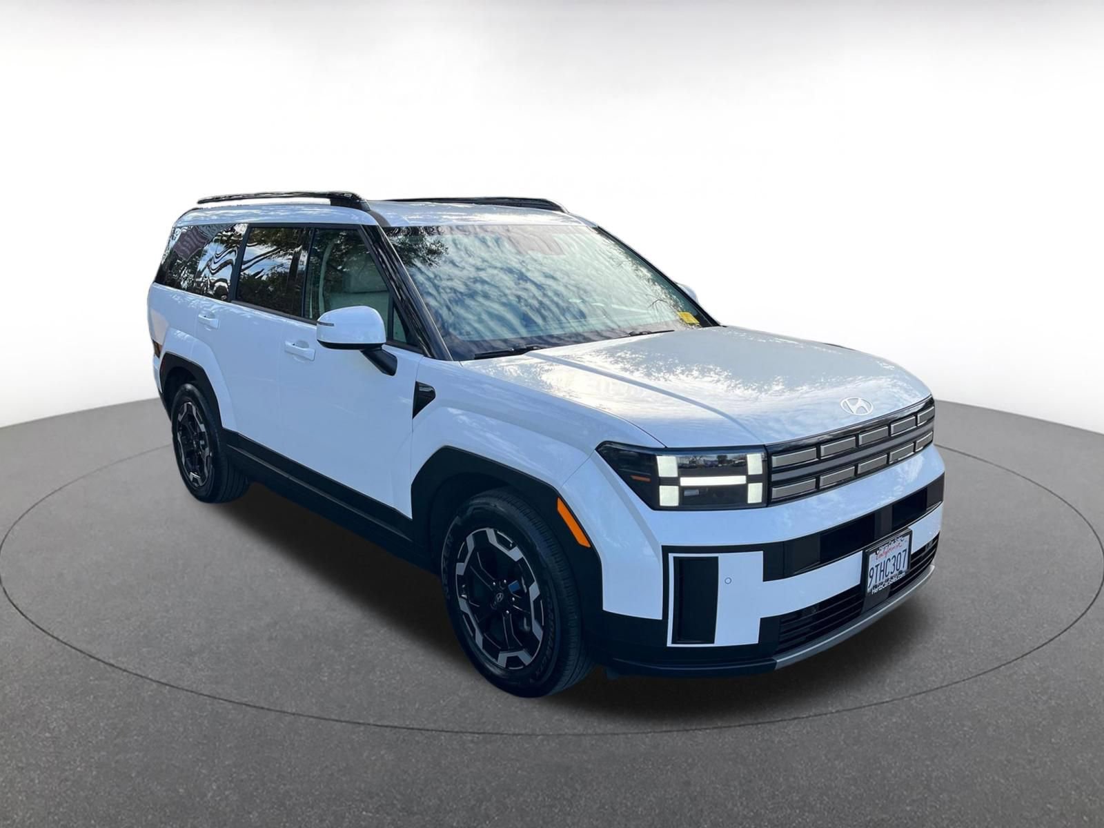 Used 2025 Hyundai Santa Fe SEL image 1