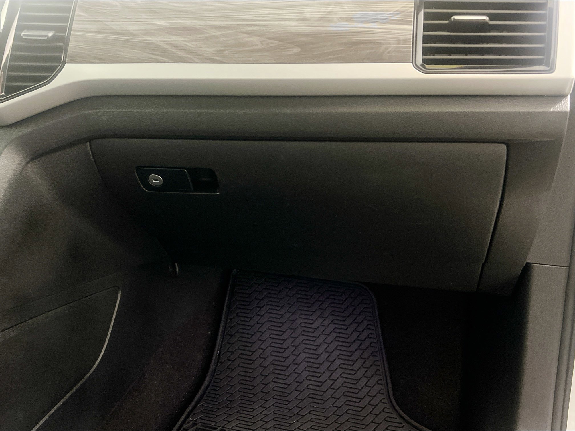 Used 2022 Volkswagen Atlas Cross Sport SE image 33