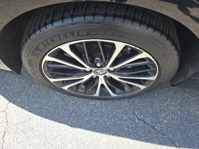 Used 2019 Toyota Camry SE FWD image 24