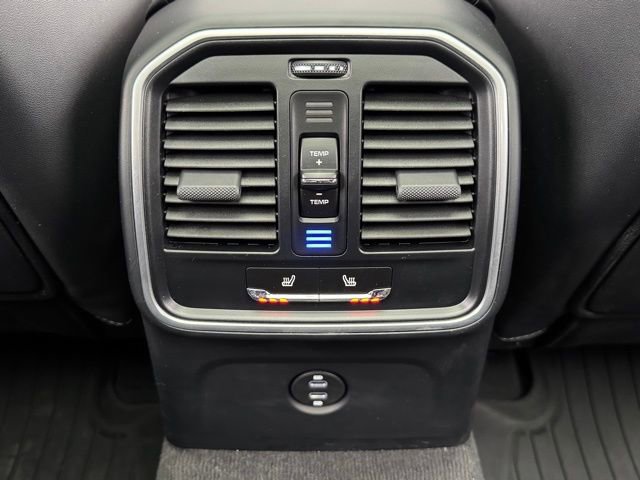 Certified 2025 Porsche Macan image 33