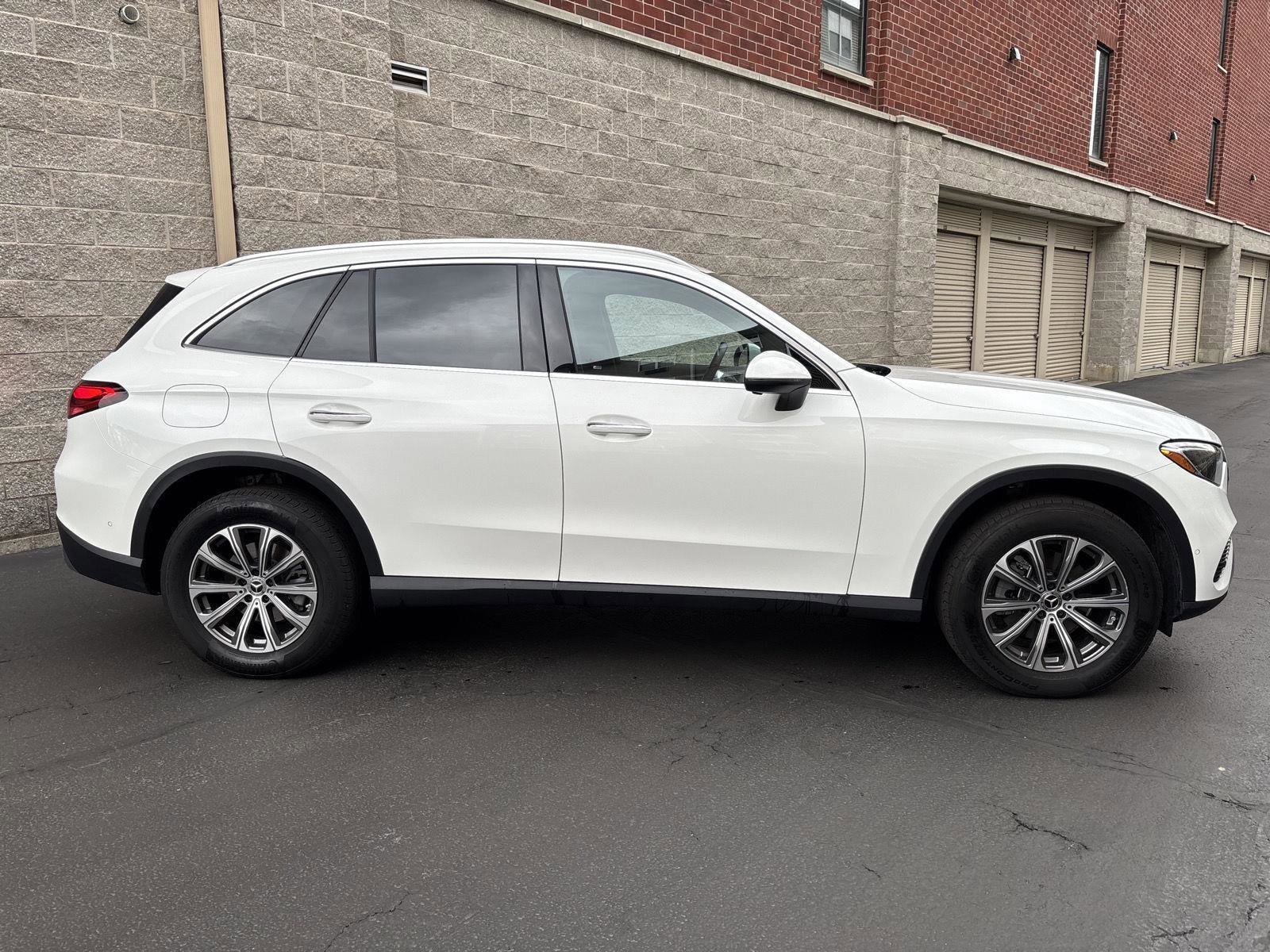 Used 2023 Mercedes-Benz GLC 300 4MATIC image 2