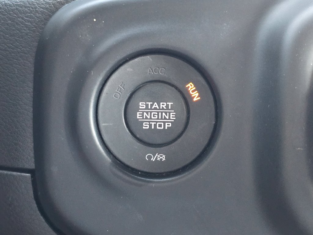 Used 2022 Jeep Wrangler Unlimited Sahara AWD/4WD image 34