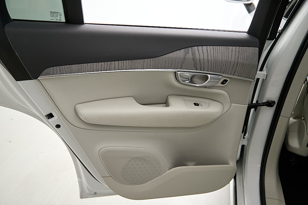 Certified 2024 Volvo XC90 B6 Plus w/ Protection Package Premier AWD/4WD image 19