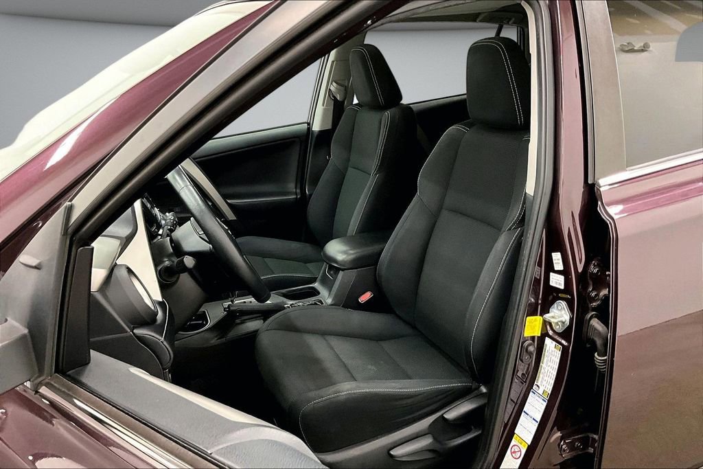 Used 2018 Toyota RAV4 XLE AWD/4WD image 21