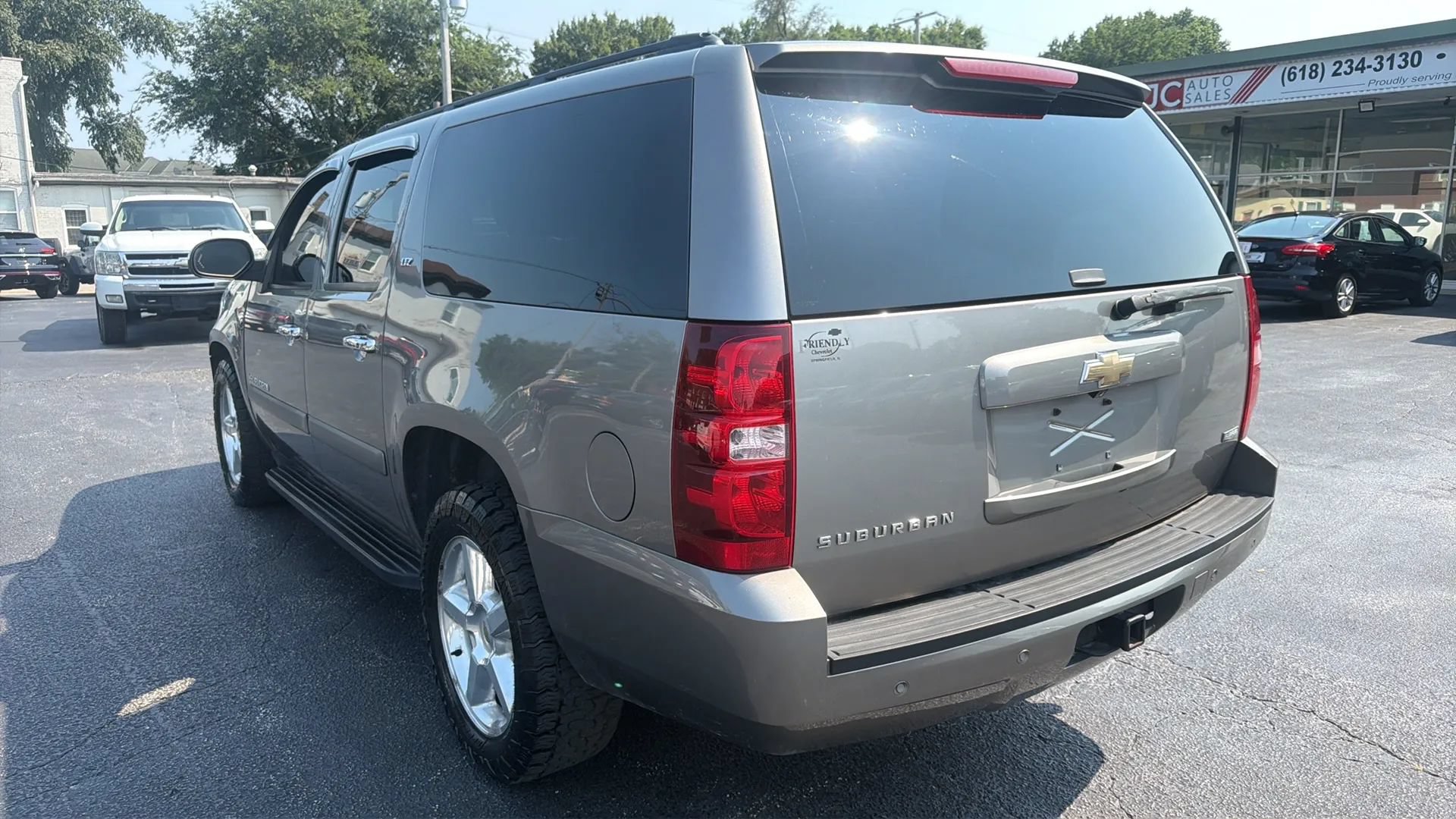Used 2008 Chevrolet Suburban LTZ w/ LTZ Preferred Equipment Group AWD/4WD image 7