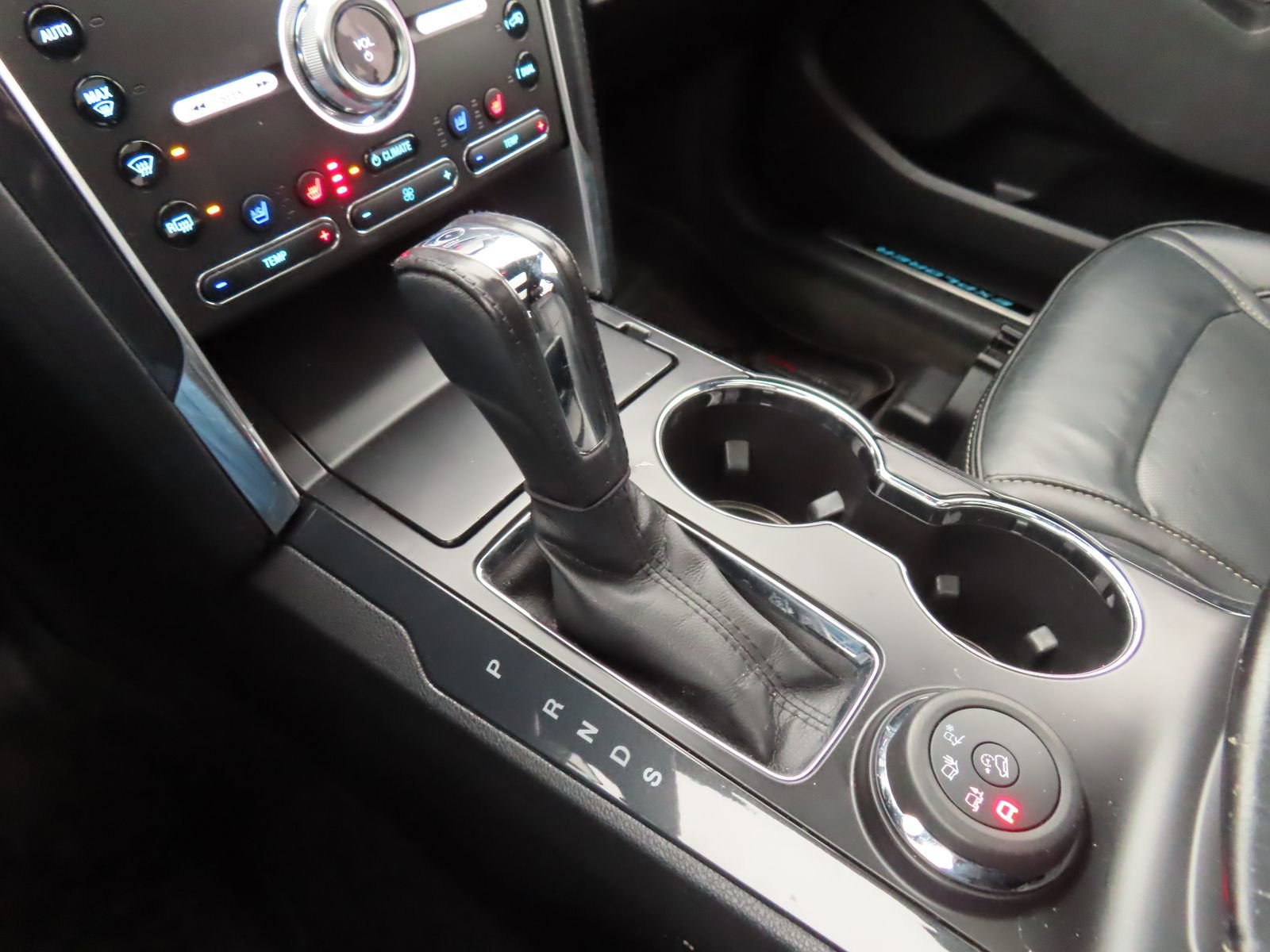 Used 2017 Ford Explorer Platinum image 26