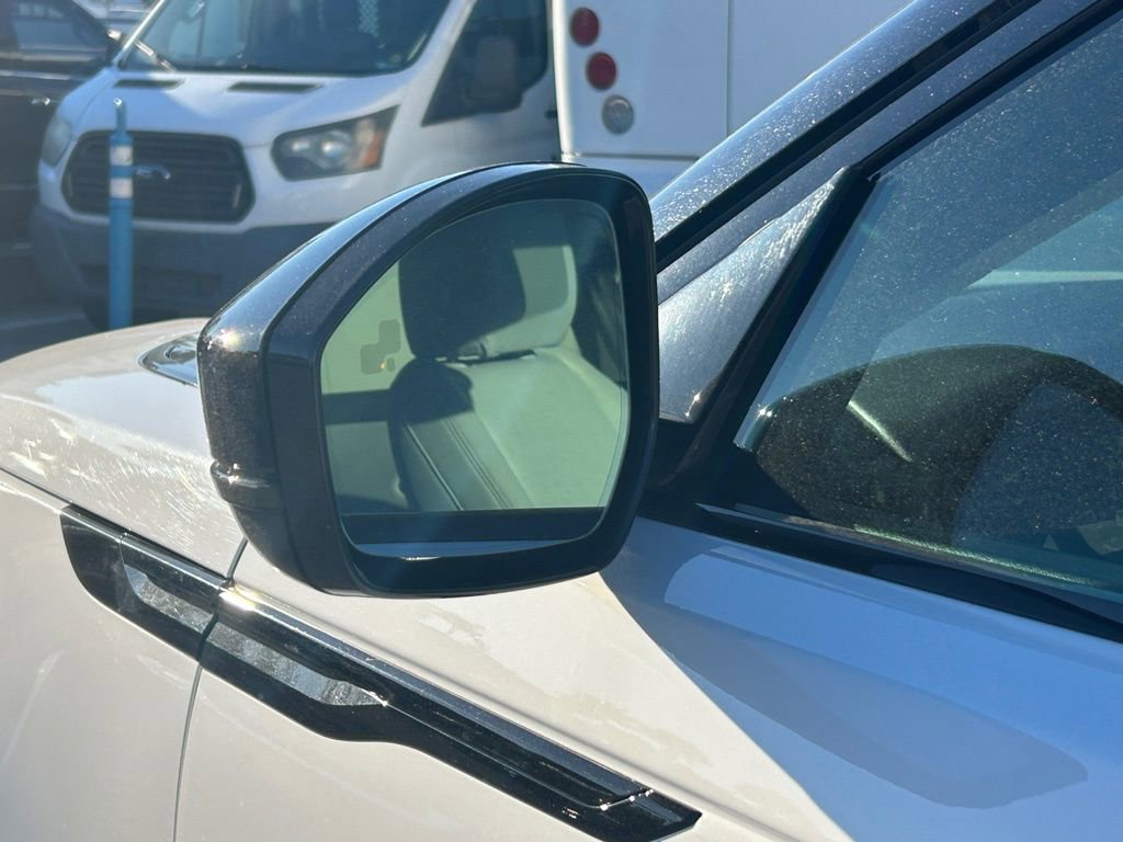 Used 2025 Land Rover Range Rover Velar Dynamic SE image 15