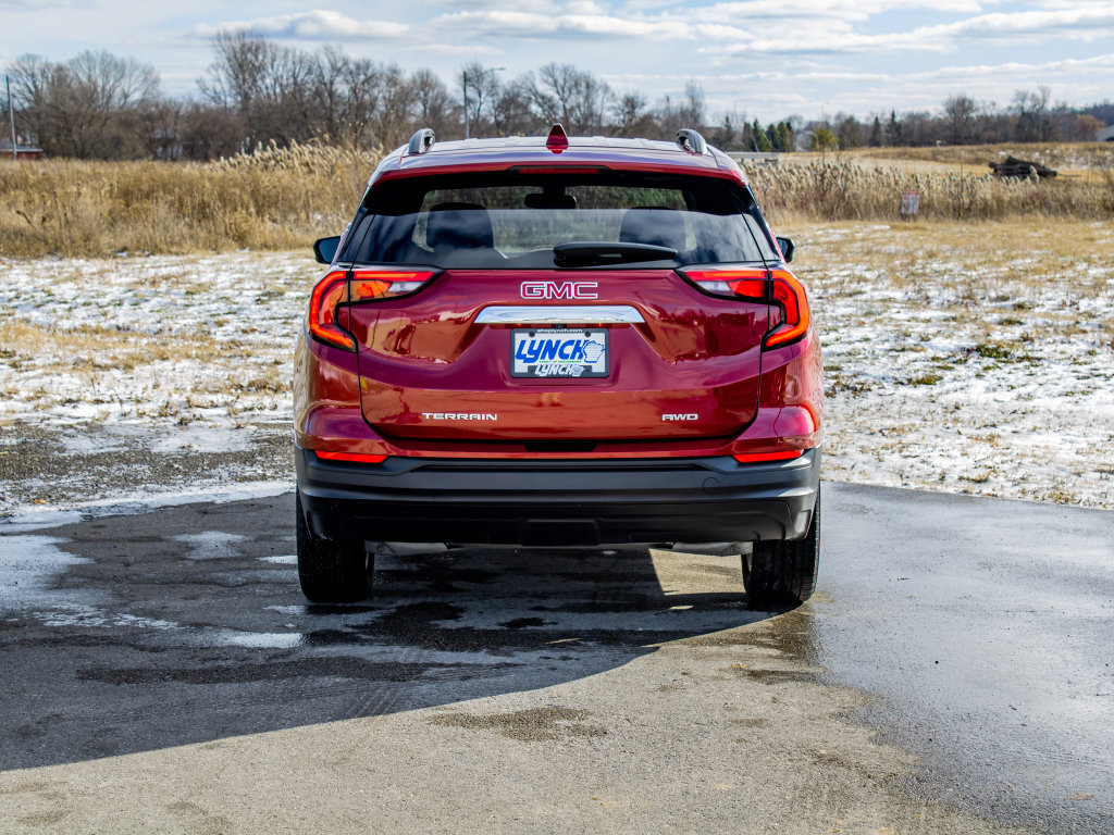 Used 2020 GMC Terrain SLE w/ Driver Convenience Package image 3