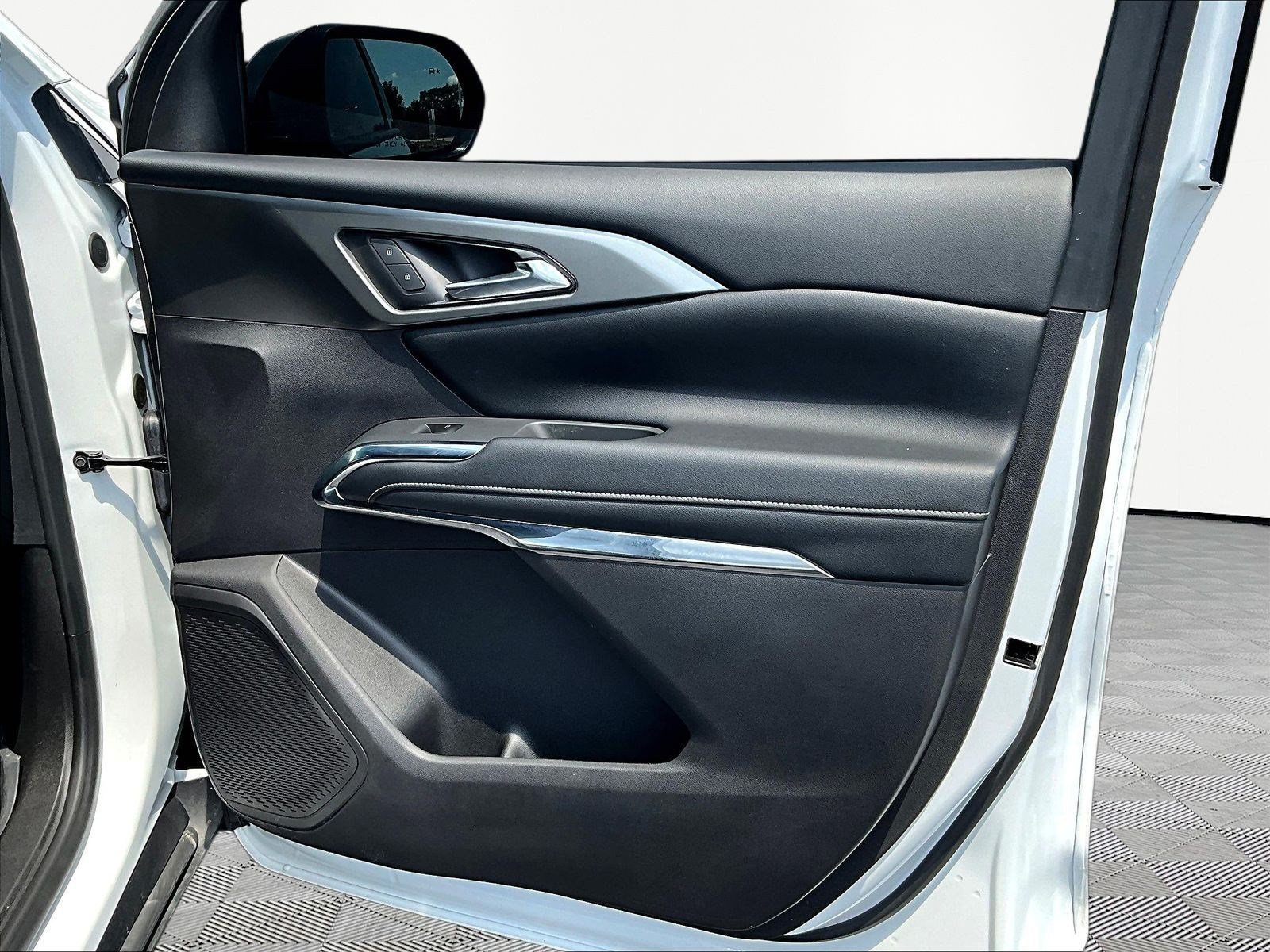 Used 2026 Chevrolet Traverse LT w/ LPO, Floor Liner Package FWD image 29