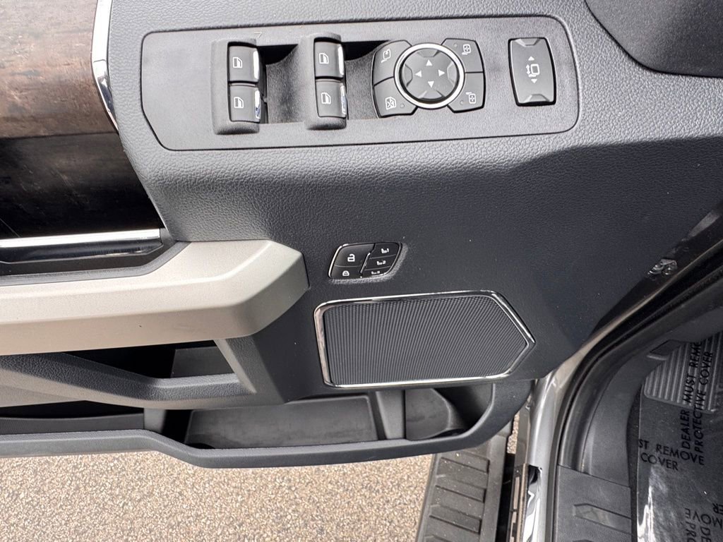 Certified 2022 Ford F250 Lariat w/ Black Appearance Package image 16