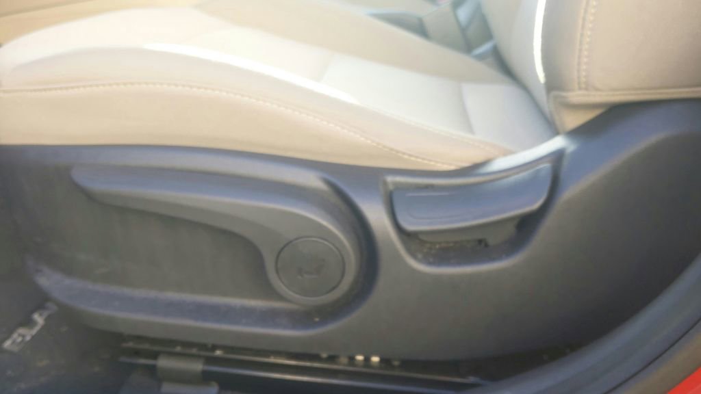 Used 2020 Hyundai Elantra SE image 17