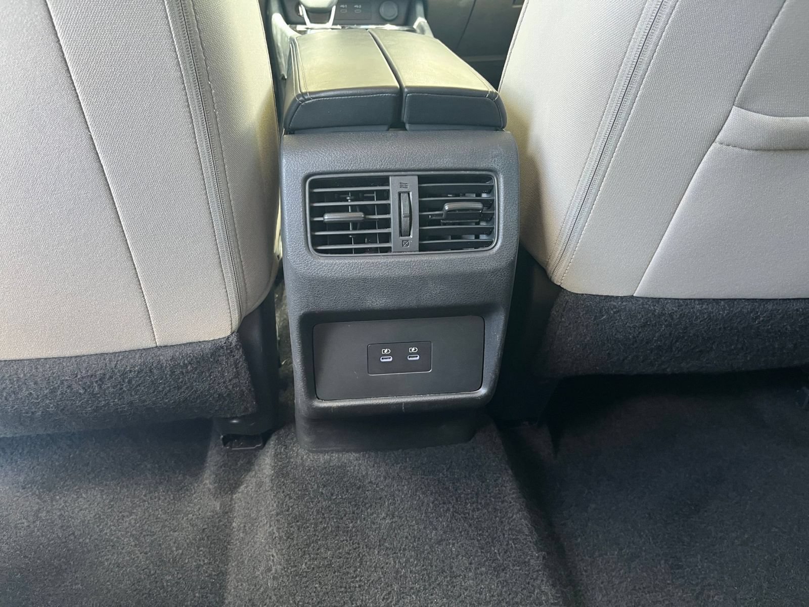 Used 2025 Nissan Rogue SV FWD image 24