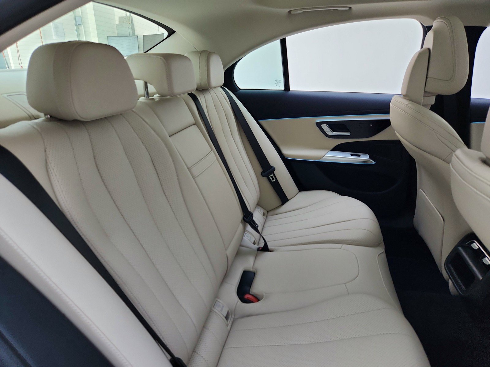 New 2026 Mercedes-Benz E 350 4MATIC Sedan image 21