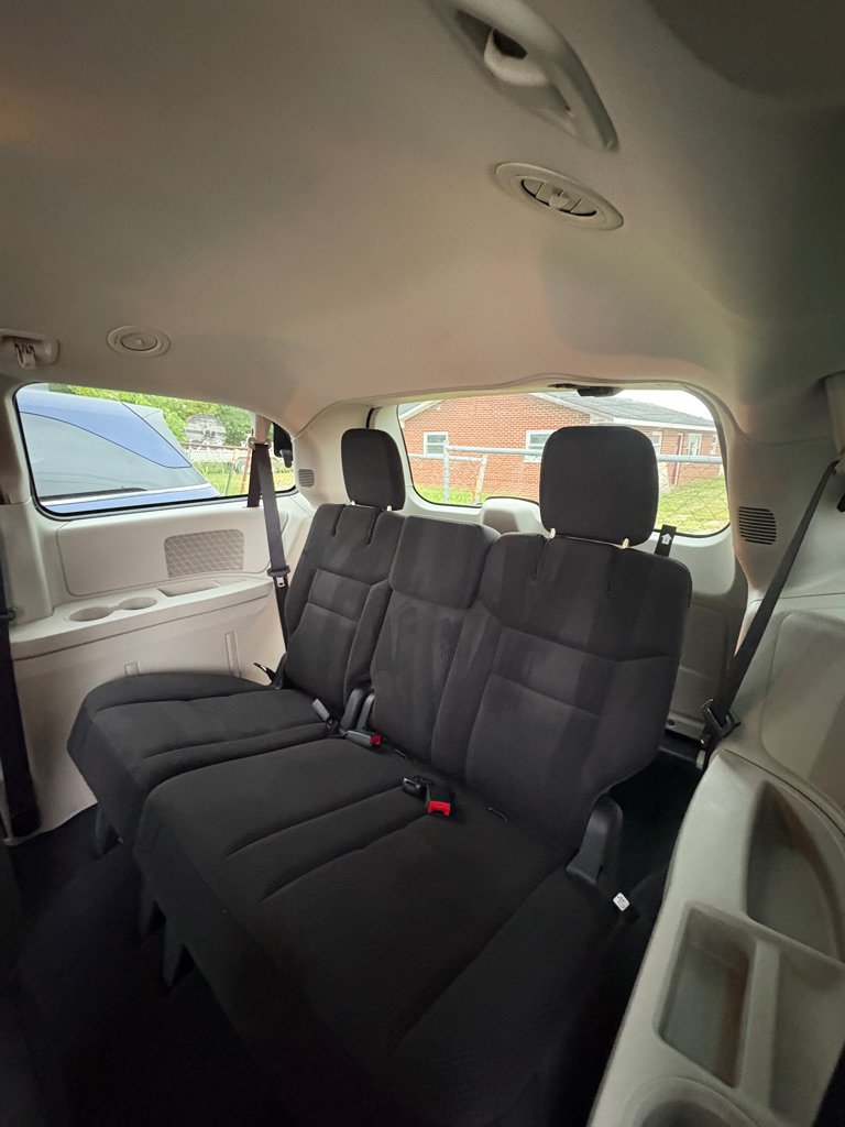 Used 2017 Dodge Grand Caravan SE w/ UConnect Hands-Free Group FWD image 12