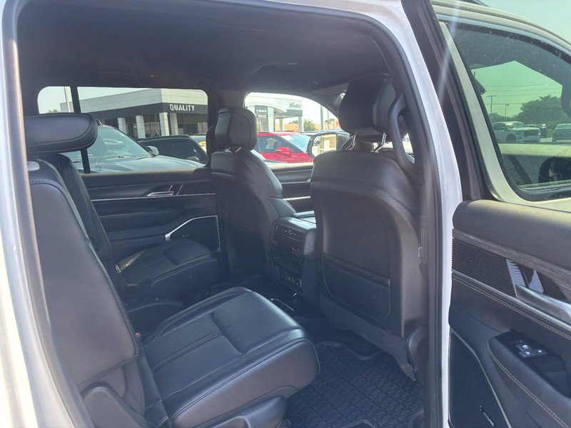 Used 2024 Jeep Wagoneer Series III AWD/4WD image 13