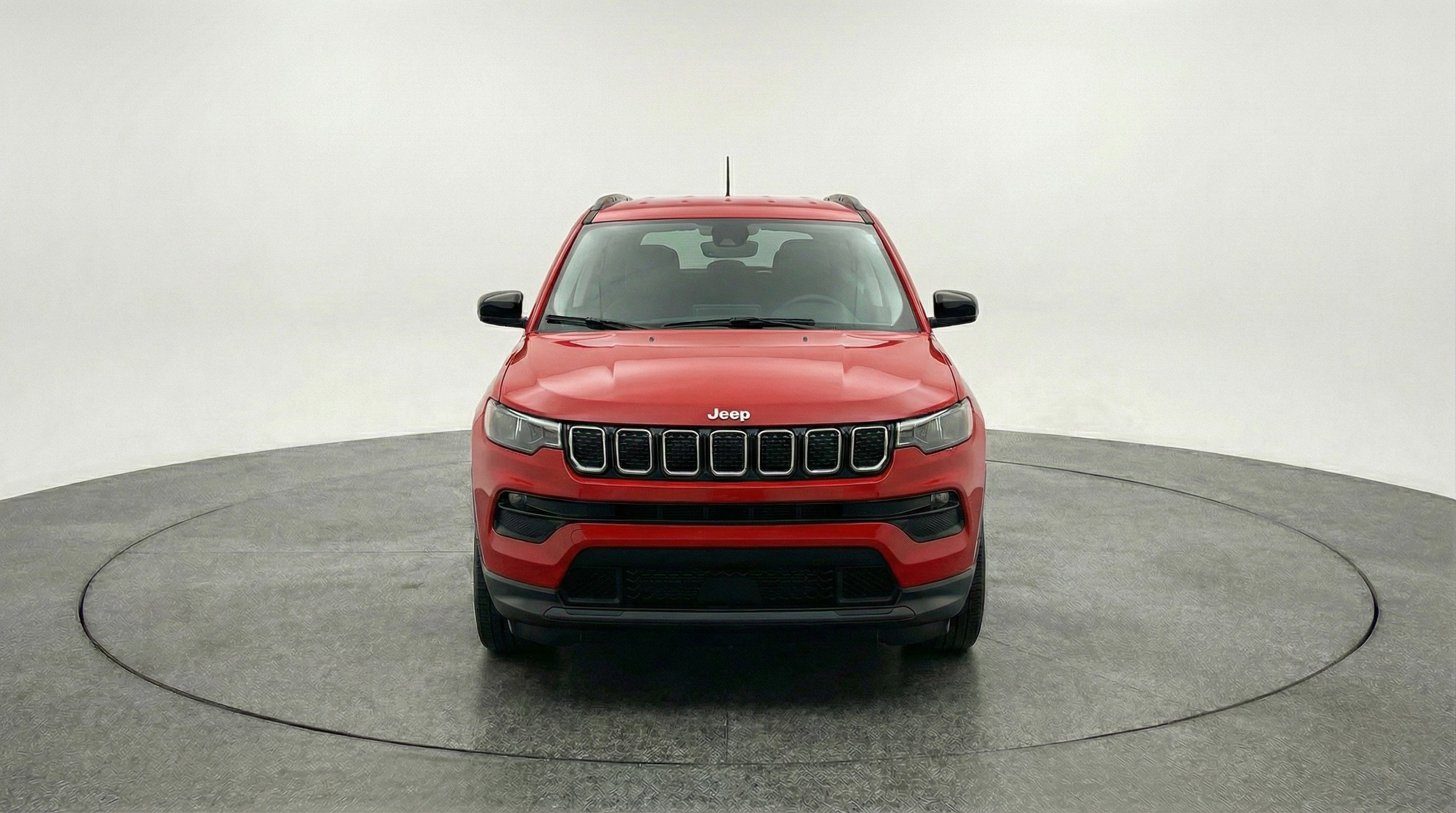 Used 2025 Jeep Compass Latitude image 2
