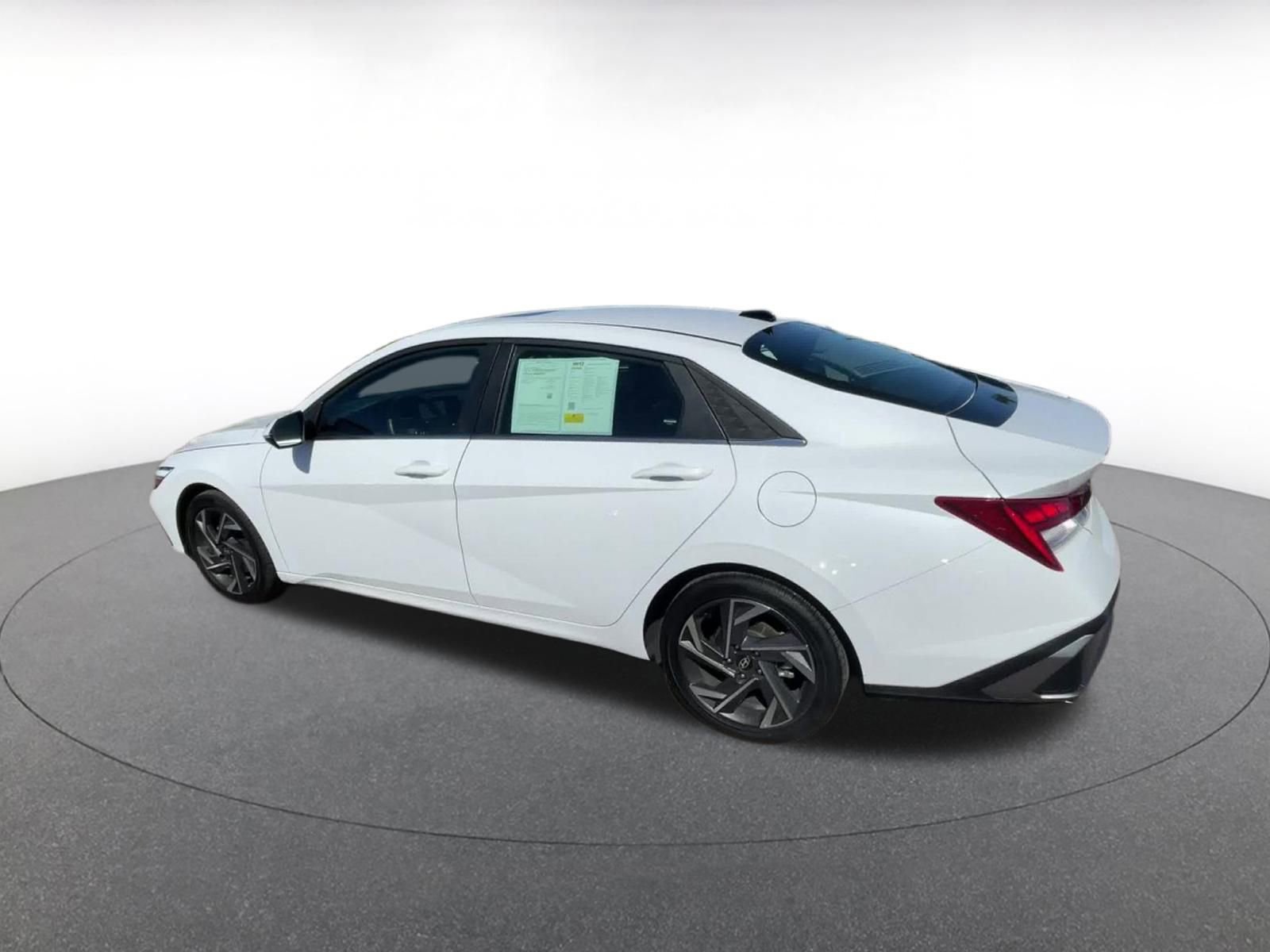 Used 2025 Hyundai Elantra Limited FWD image 10