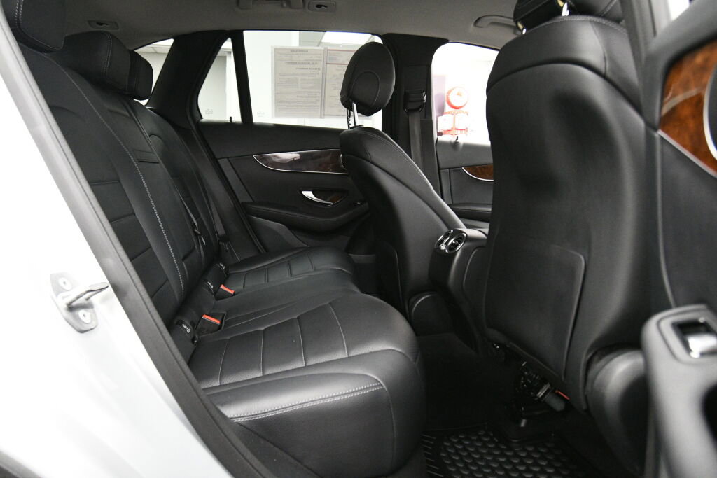 Used 2019 Mercedes-Benz GLC 300 4MATIC image 25
