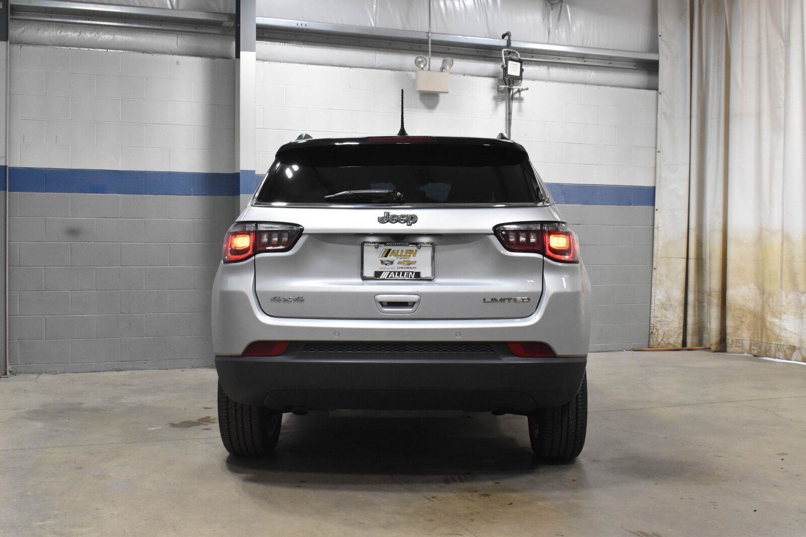Used 2025 Jeep Compass Limited AWD/4WD image 22