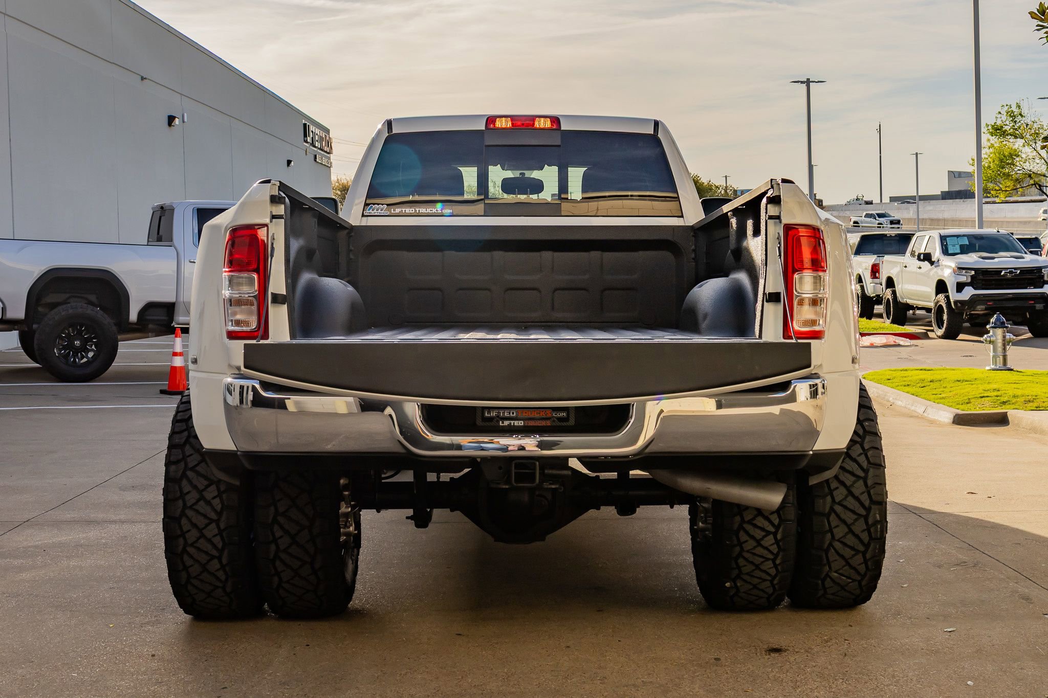 Used 2024 RAM 3500 Tradesman w/ Chrome Appearance Group image 9