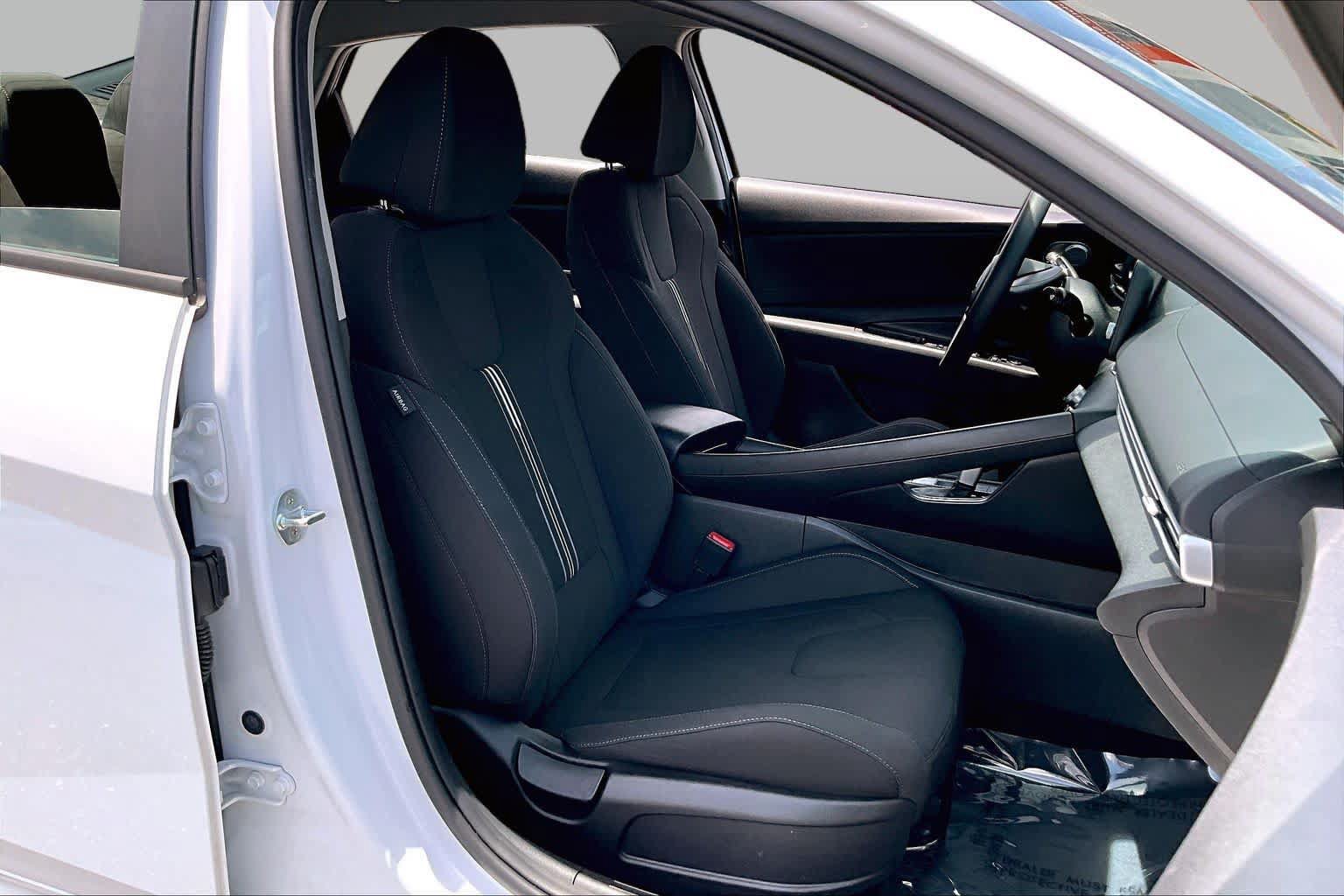 Used 2022 Hyundai Elantra Blue FWD image 9