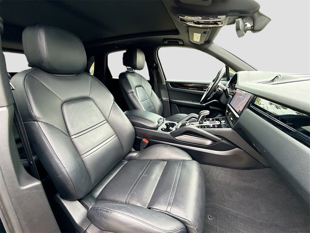 Used 2019 Porsche Cayenne S w/ Premium Plus Package image 31