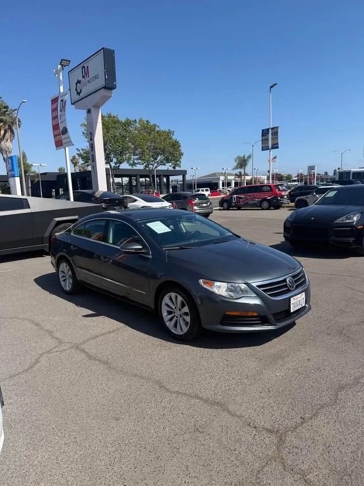 Used 2011 Volkswagen CC Sport FWD image 2
