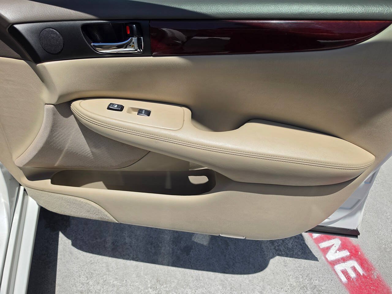 Used 2002 Lexus ES 330 w/ Premium Pkg FWD image 31