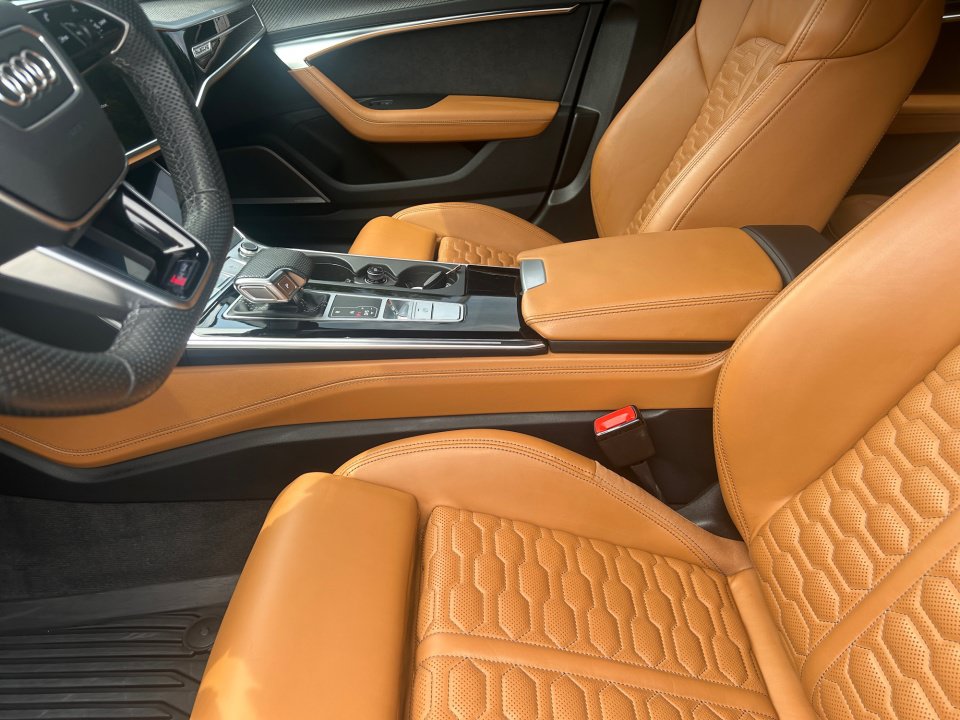 Certified 2024 Audi RS 6 performance AWD/4WD image 9