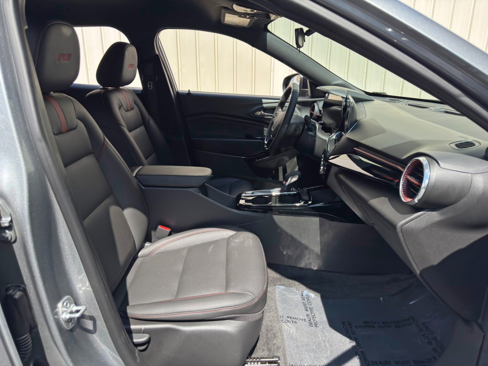 Used 2025 Chevrolet Trax RS FWD image 13