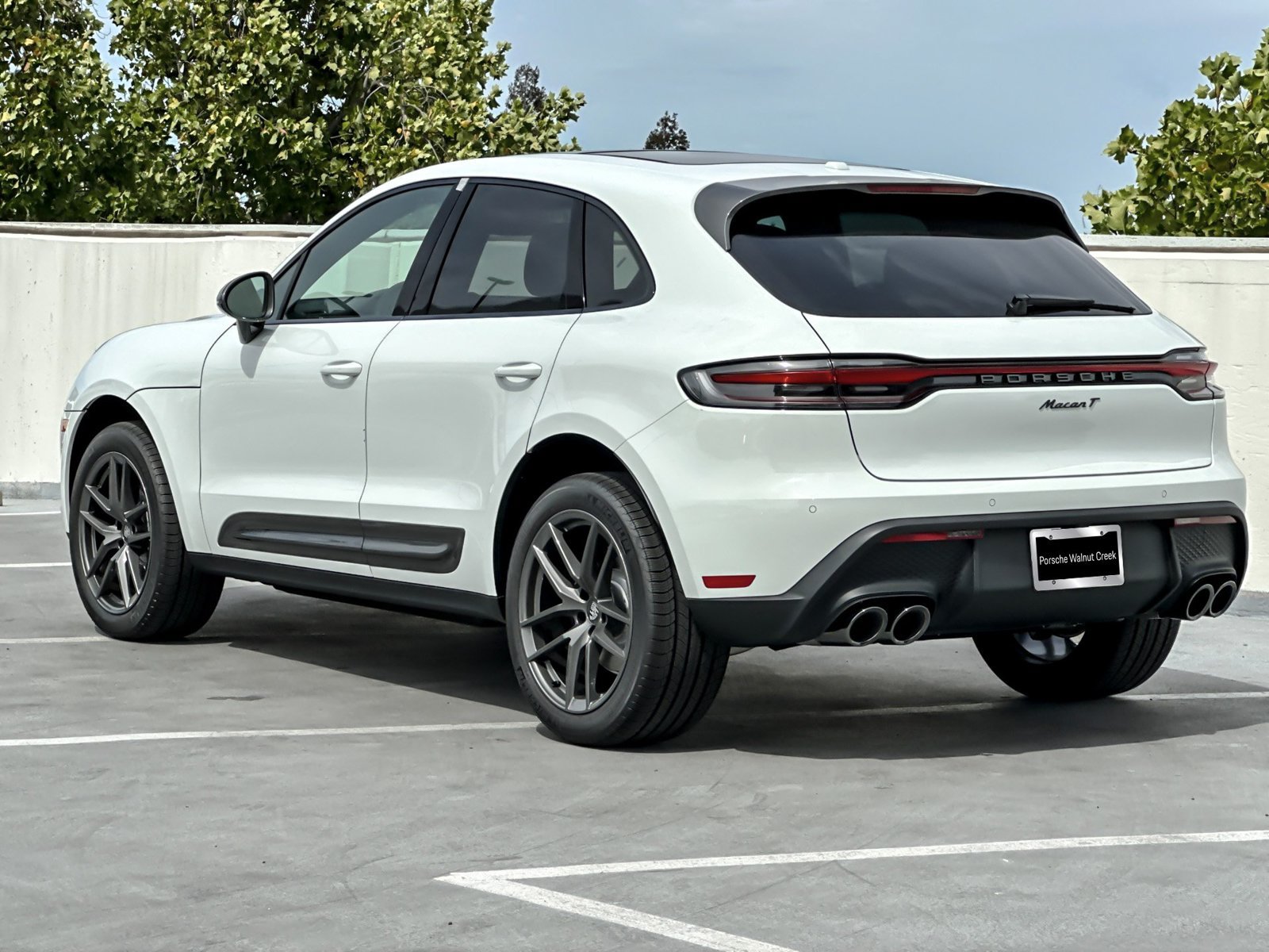 New 2026 Porsche Macan AWD/4WD image 4
