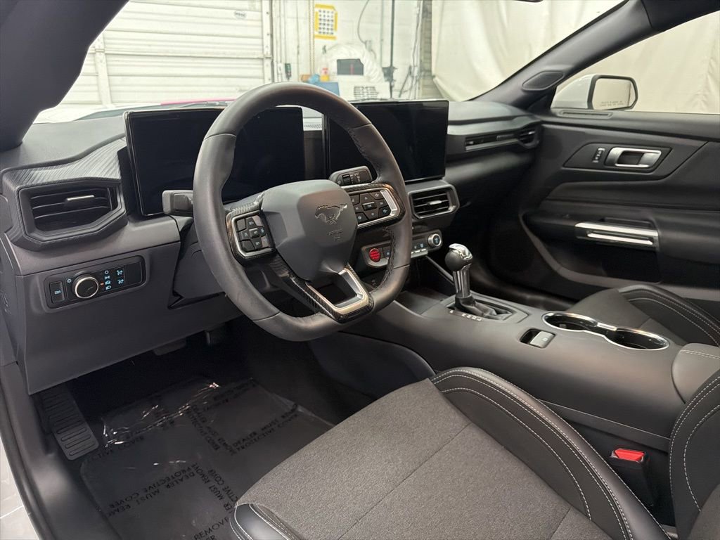 Used 2025 Ford Mustang Coupe image 13