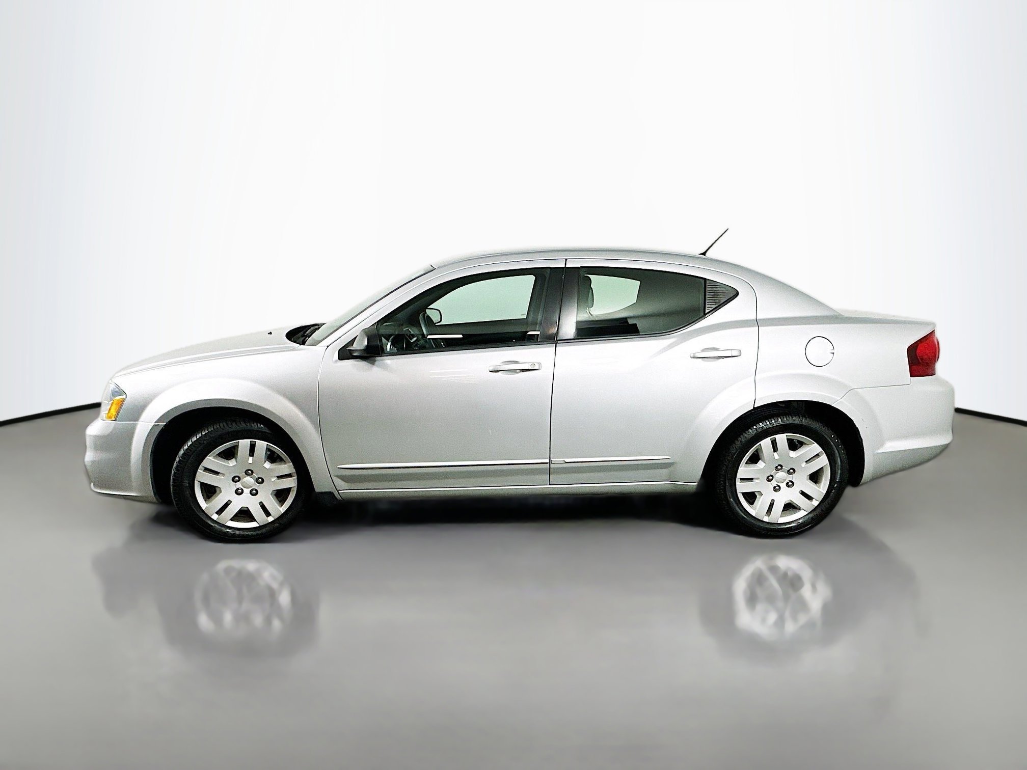 Used 2011 Dodge Avenger Express image 4
