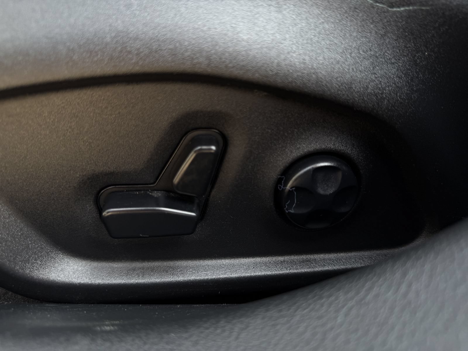 Used 2018 Jeep Compass Latitude w/ Popular Equipment Group FWD image 26