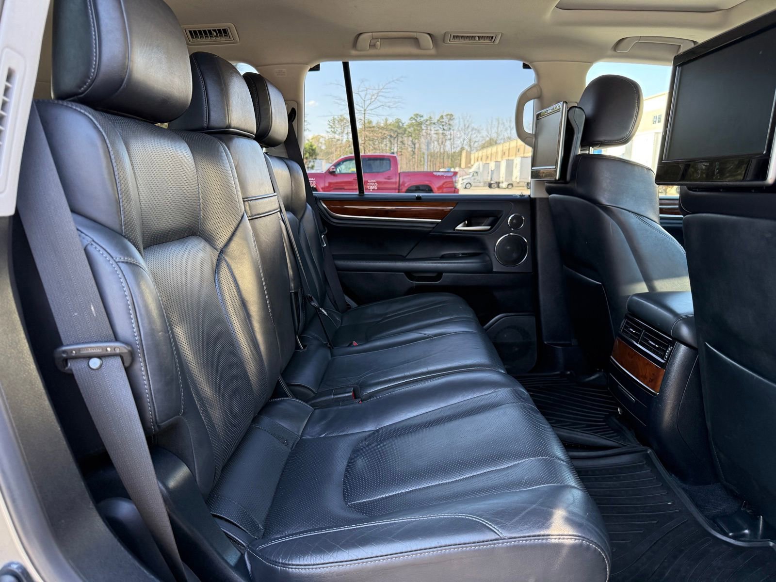 Used 2018 Lexus LX 570 4WD w/ Luxury Package image 39