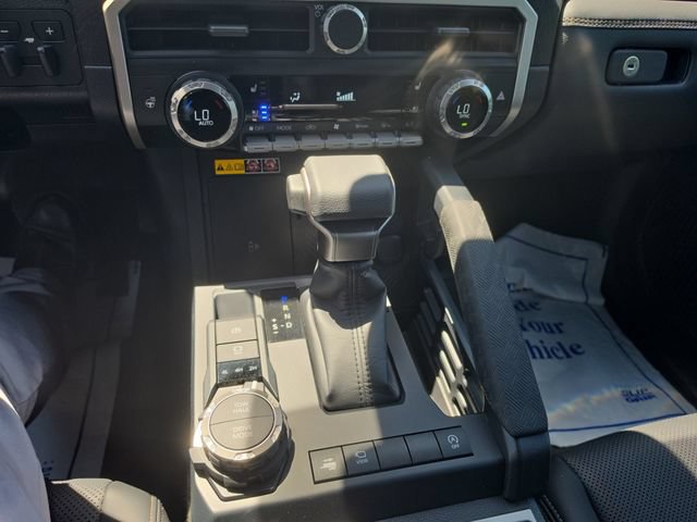 Used 2024 Toyota Tacoma Limited w/ Limited Package (LT) AWD/4WD image 11