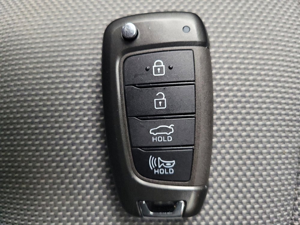 Used 2021 Hyundai Elantra SE image 32