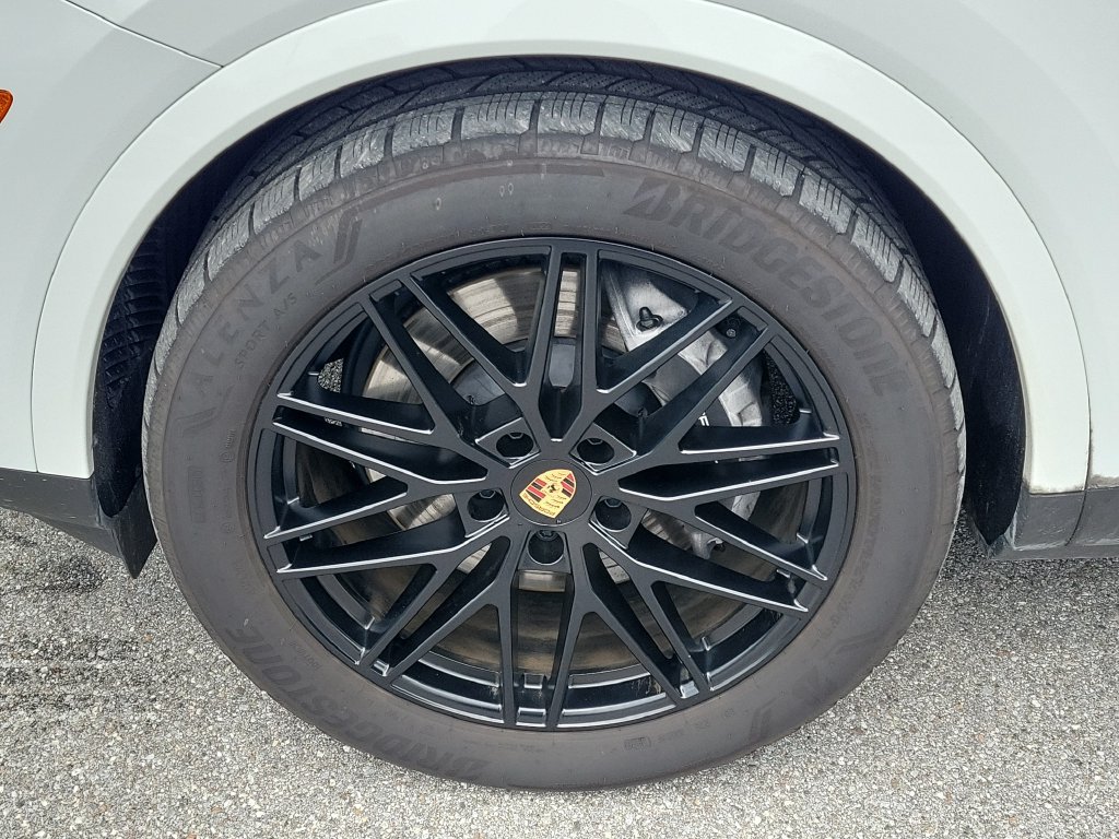 Certified 2026 Porsche Cayenne AWD/4WD image 12