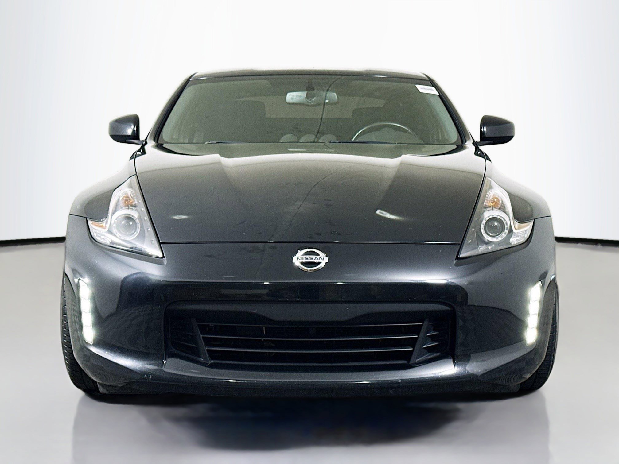Used 2020 Nissan 370Z Coupe RWD image 2