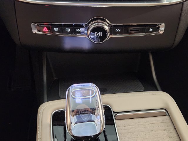 Certified 2026 Volvo XC90 B6 Plus w/ Protection Package Premier AWD/4WD image 19