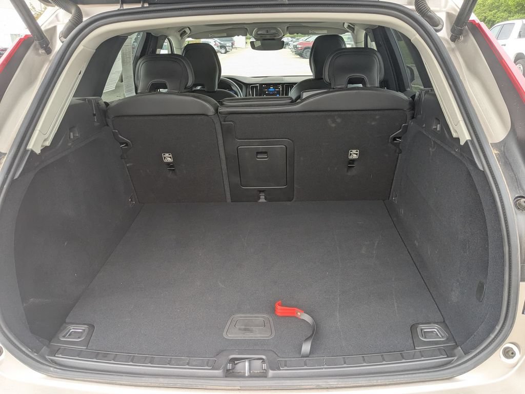 Used 2025 Volvo XC60 B5 Core AWD/4WD image 26