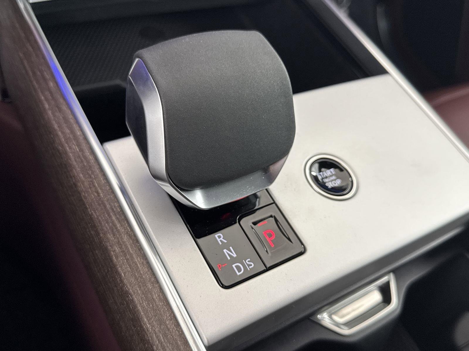 New 2025 Land Rover Range Rover SE image 17