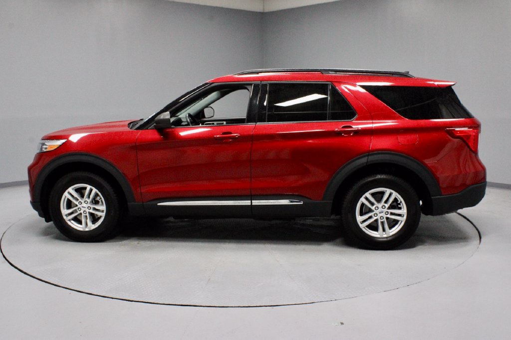 Certified 2023 Ford Explorer XLT w/ Equipment Group 202A AWD/4WD image 8